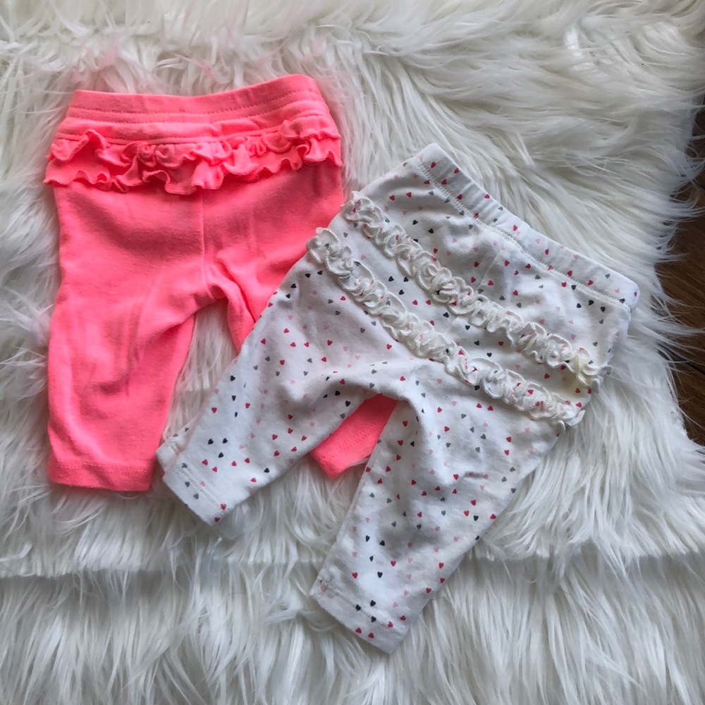 Newborn Ruffle Back Leggings - Picture 2 of 3